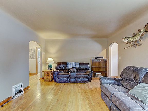 5th image of 1517 Blaine Ave
