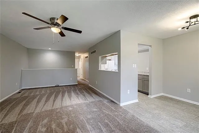 3 bed, 1300 sqft, $1,800 — Photo 2
