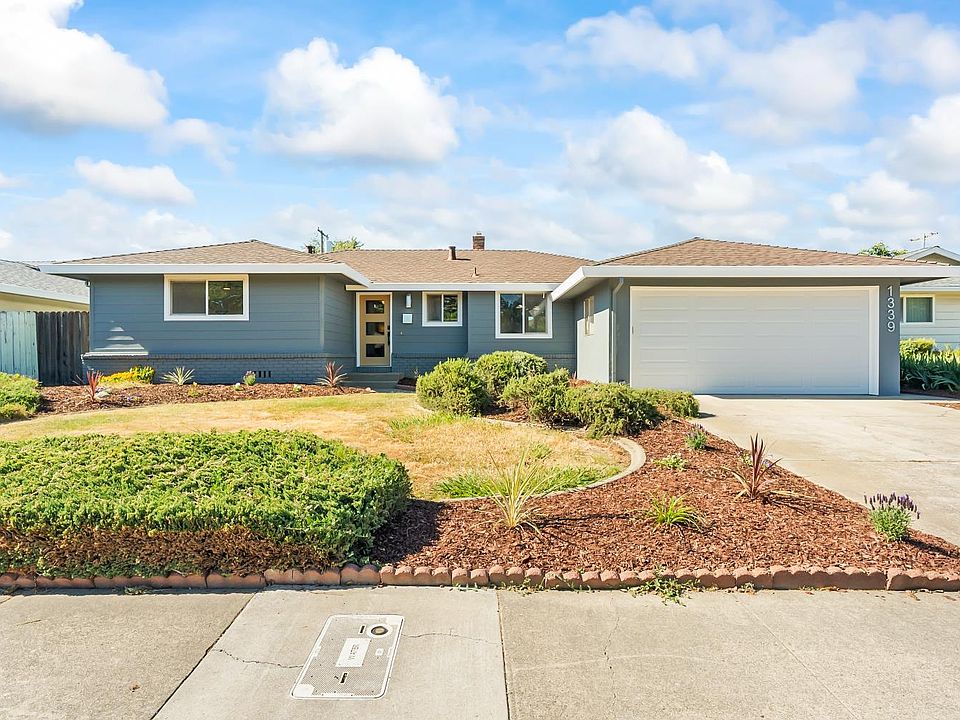 1st image of 1339 Palomar Cir