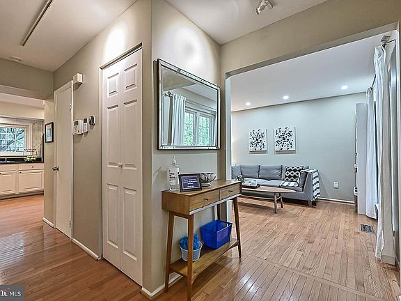 5th image of 10153 Sassafras Woods Ct