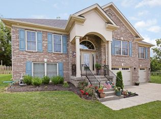 423 Reserves Ct, Simpsonville, KY 40067