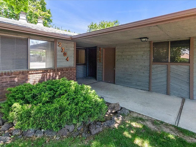 2302 W Canal St — Photo 22