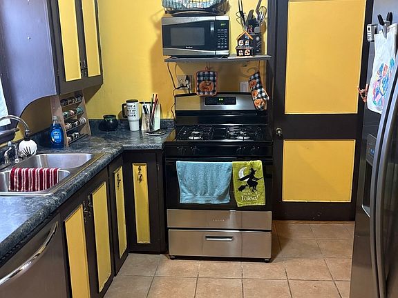 4th image of 1430 Meitzler St