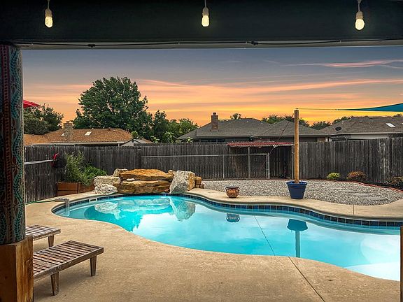 2nd image of 3413 Shadyhill Dr