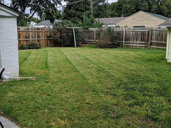 3rd image of 901 Windsor Dr