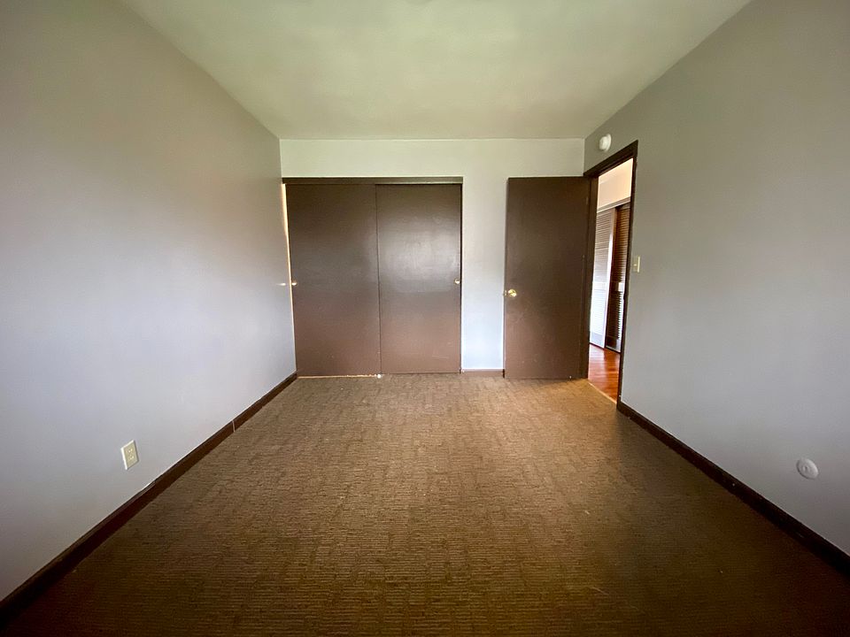 2nd image of 112 Kingsway Dr #112