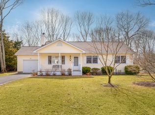 20 Wauhope Rd, Hampton Bays, NY 11946