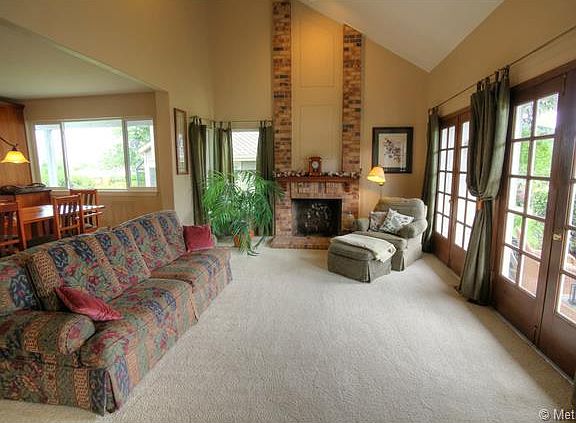4th image of 18020 E Berry Dr