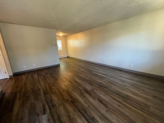 4th image of 131 NW Deer St APT 3