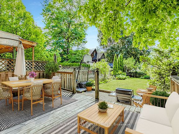 2nd image of 101 Manor Rd E