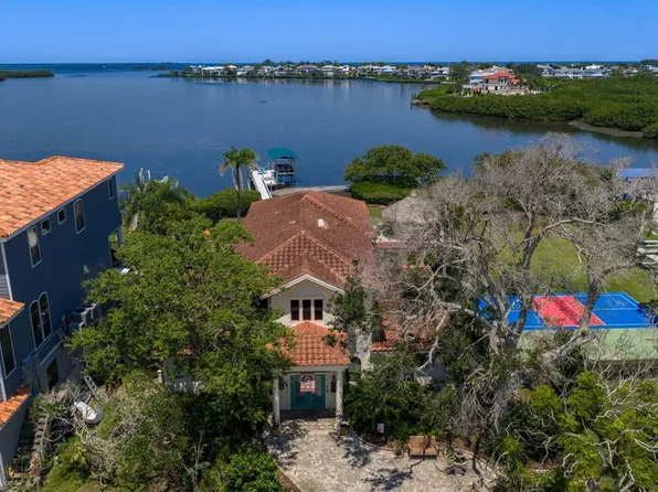 1632 Sea Breeze Dr, Tarpon Springs, FL 34689