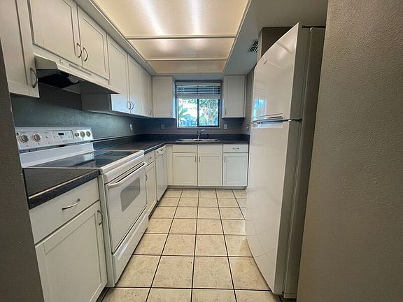 2nd image of 435 Market Sq E