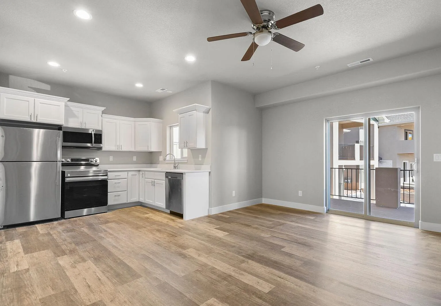 3 bed, 1300 sqft, $1,795 — Photo 1
