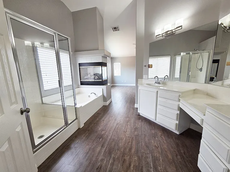 9946 Burton Lake Ct — Photo 25