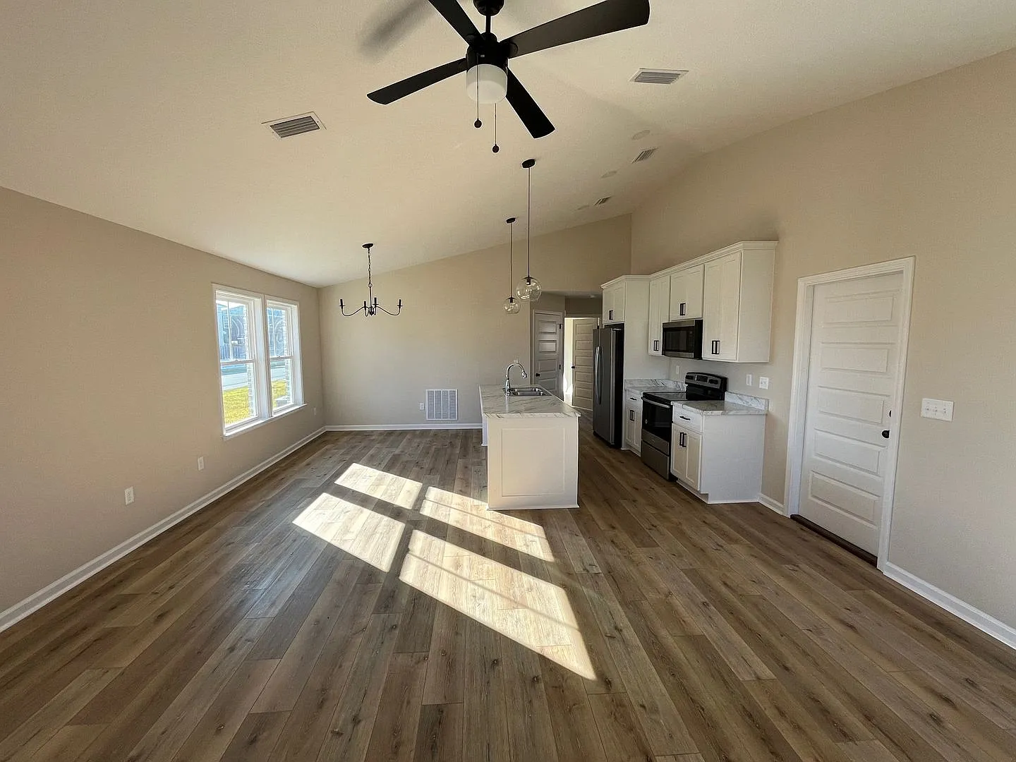 3 Bed 2 Bath — Photo 1