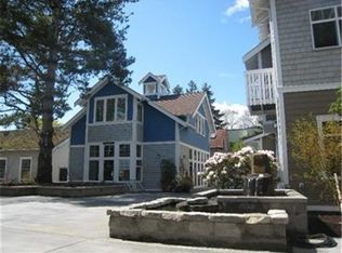115 Hall Brothers Loop UNIT 101, Bainbridge Island, WA 98110