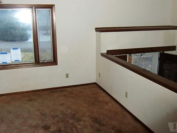 3rd image of 709 9th Ave W
