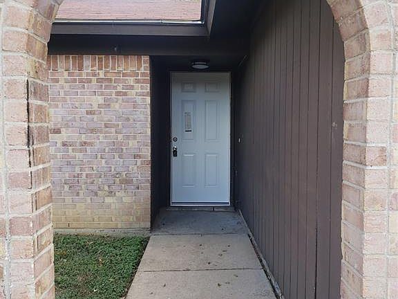 3rd image of 7345 Folkstone Dr