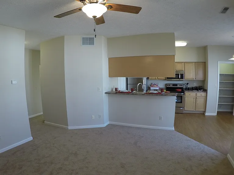Portledge Commons, 1 and 2 Bedroom apartments, carport, central Lafayette — Photo 23