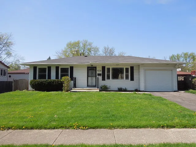 2748 Jonquil Ln photo 1