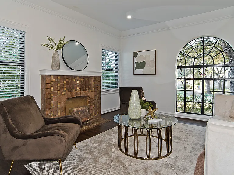 1835 Cedar Crest Blvd — Photo 2