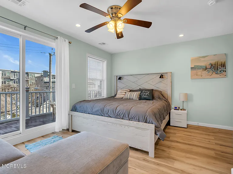329 Franklin Ave — Photo 23