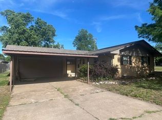 114 S Peach Ave, Newkirk, OK 74647