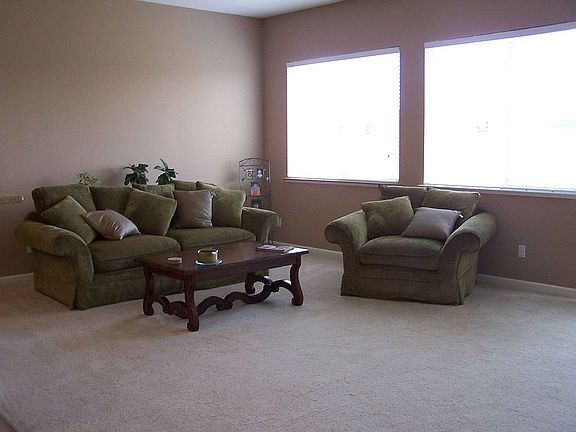 Large Family Room w/ gas Fireplace