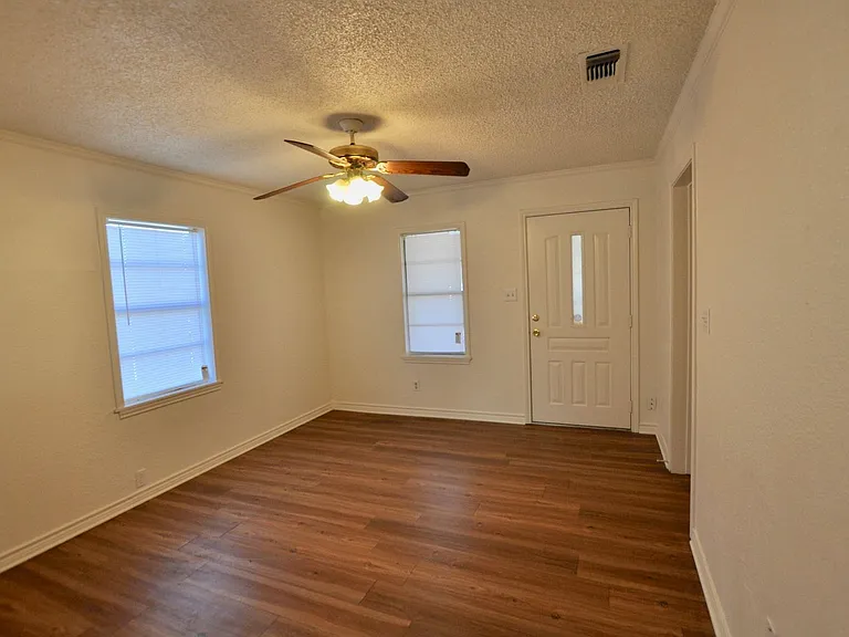 511 N Merrimac St — Photo 3