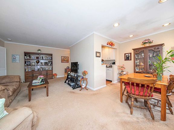 4th image of 4060 Jerusalem Ave APT 2C