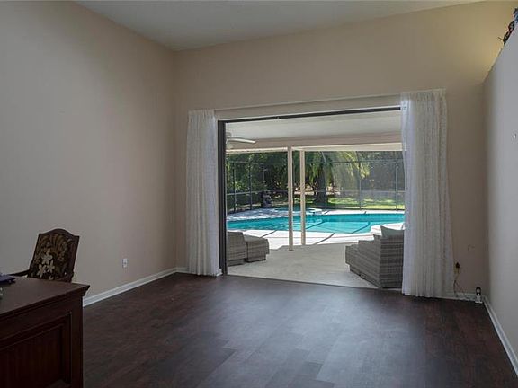 5th image of 3694 Woodridge Pl