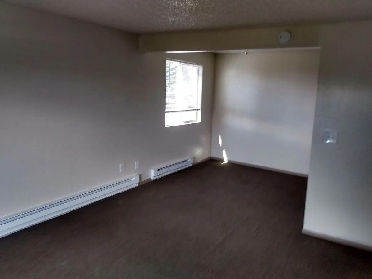 Building Photo - 321 N 5th St #13