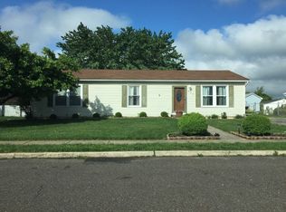 450 Ridge Dr, Williamstown, NJ 08094