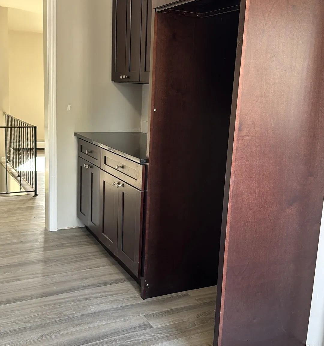 4 bed, 2.5 bath, 2500 sqft, $4,800 — Photo 2