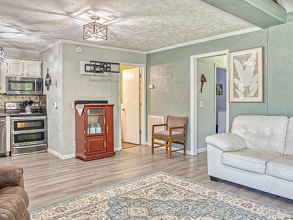 3rd image of 424 Forrester Hollow Ln