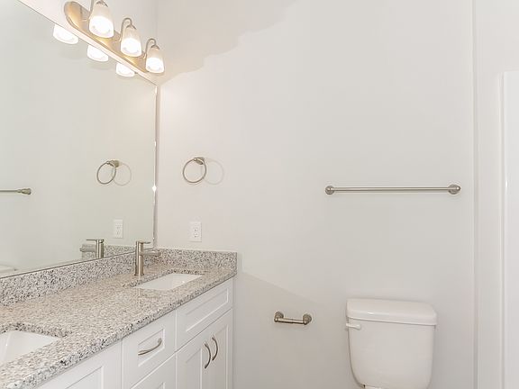 4th image of 301 S 12th St