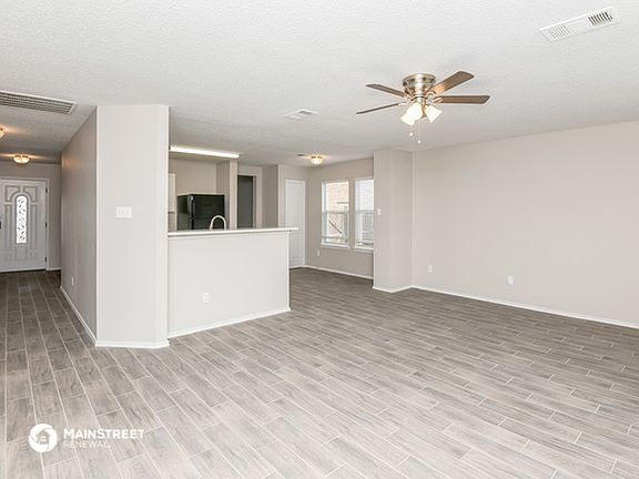 5th image of 601 Skyflower Ct