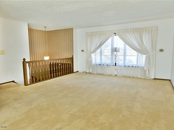 5th image of 7770 Castle Rock Dr NE