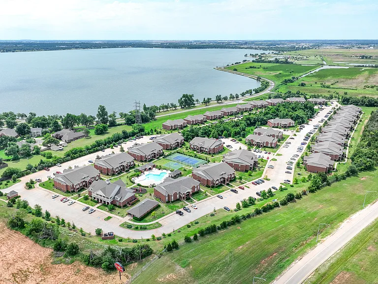 The Greens at Lake Overholser — Photo 16