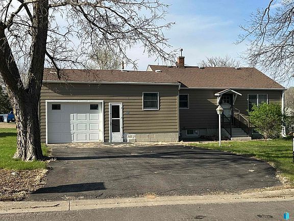 2nd image of 204 E Davison Ave