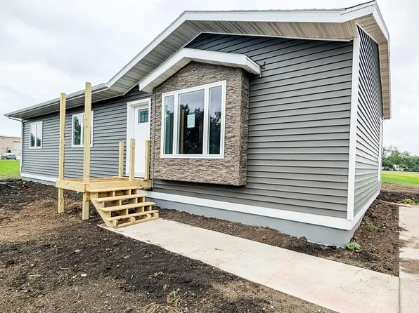 512 S Main St, Wagner, SD 57380