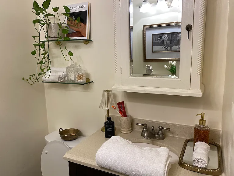 512 Constitution Ave NE #B — Photo 5