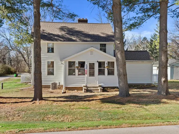 W380N8481 Mill STREET, Oconomowoc, WI 53066