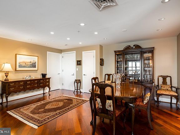 5th image of 717 S Columbus Blvd Unit 1101