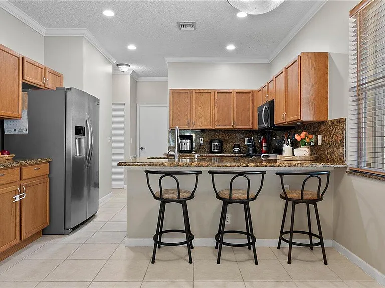 114 Lancaster Way — Photo 8