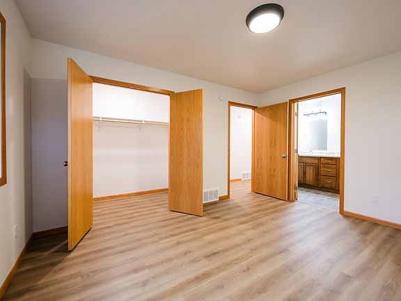 3rd image of 524 3rd St NW