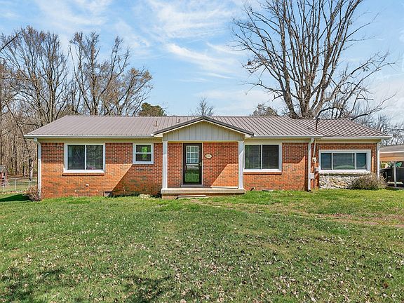 4th image of 140 Simmons Cir