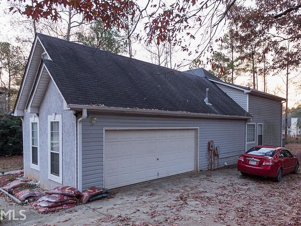 2nd image of 275 Radcliffe Trce