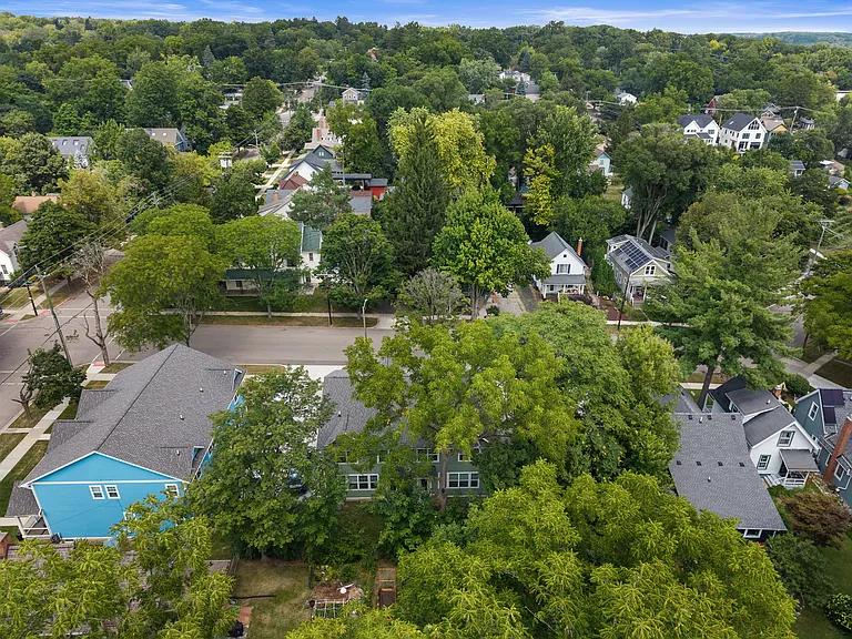 435 Hiscock St — Photo 36