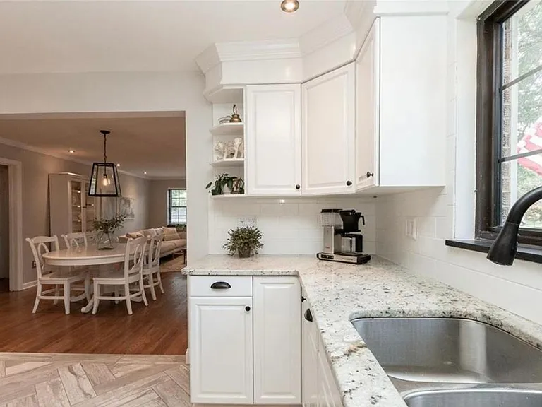 256 Castle Dr — Photo 7